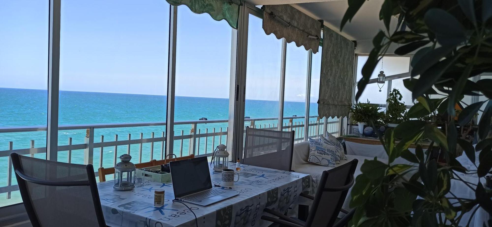Blue Double Private Room At Front Beach - Habitacion Doble En La Playa Valencia Ngoại thất bức ảnh